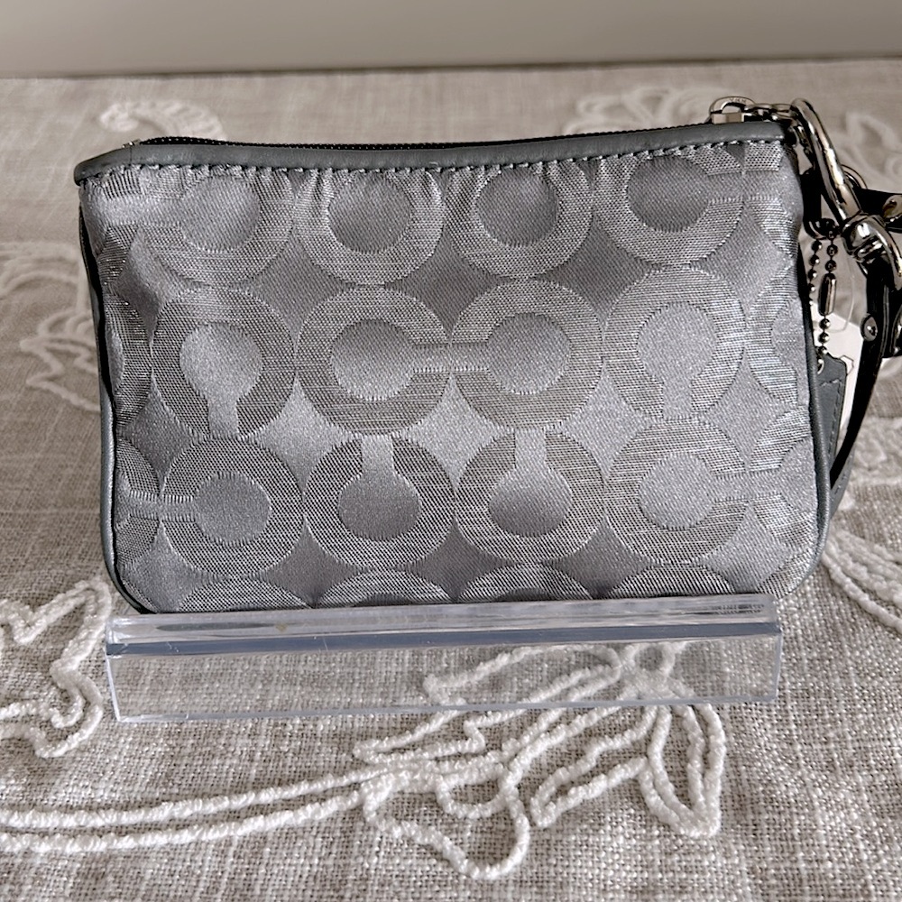 Coach NWT Madison OP ART Silver and Gray Wristlet #44620 - Picture 2 of 12